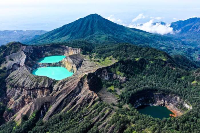 Danau kelimutu park crater tiga fakta menarik volcanoes