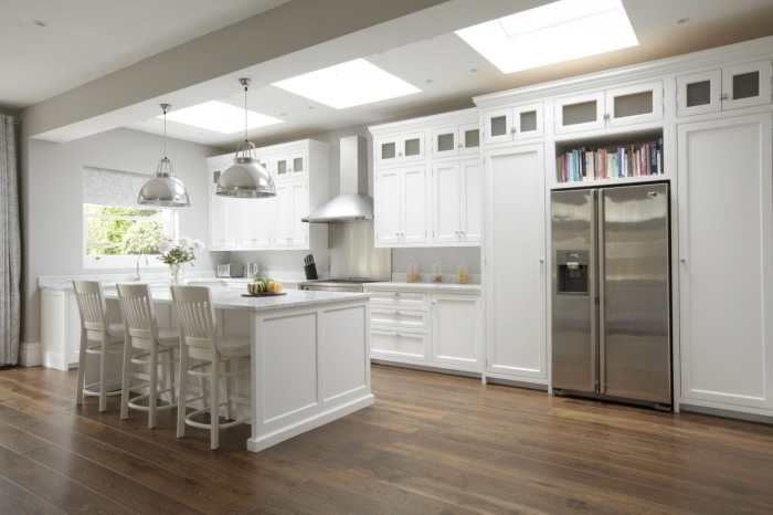 Hampton kitchen american style furniture ideas design higham floor units fridge island shaker complimented coloured warm dark light decor